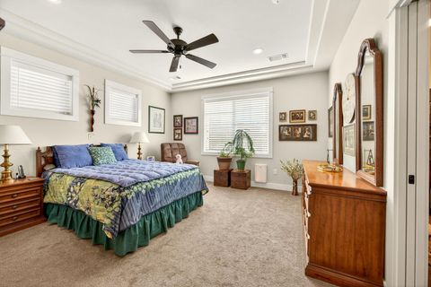 Tiny photo for 4084 Crystal Springs Drive, Medford, OR 97504 (MLS # 220216985)