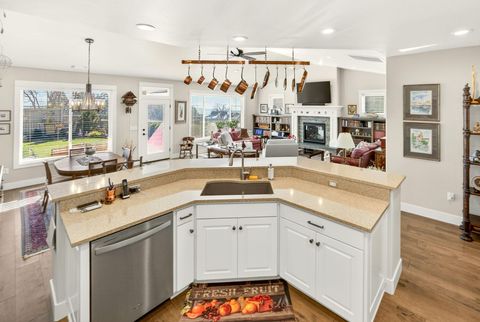 Tiny photo for 4084 Crystal Springs Drive, Medford, OR 97504 (MLS # 220216985)