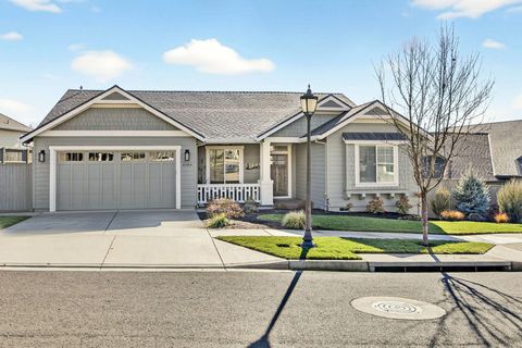 Photo of 4084 Crystal Springs Drive, Medford, OR 97504 (MLS # 220216985)