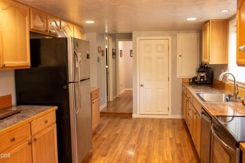 Tiny photo for 52505 Pine Drive, La Pine, OR 97739 (MLS # 220224290)