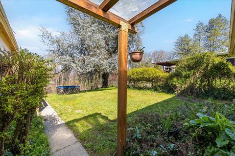 Tiny photo for 1300 Daisy Lane, Grants Pass, OR 97527 (MLS # 220219488)