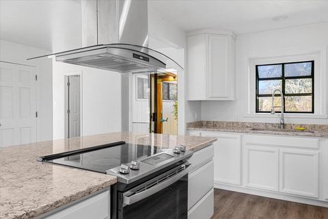 Tiny photo for 1300 Daisy Lane, Grants Pass, OR 97527 (MLS # 220219488)