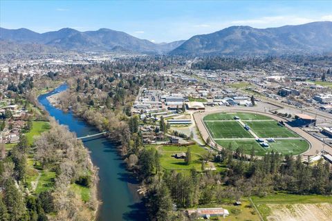 Tiny photo for 1300 Daisy Lane, Grants Pass, OR 97527 (MLS # 220219488)