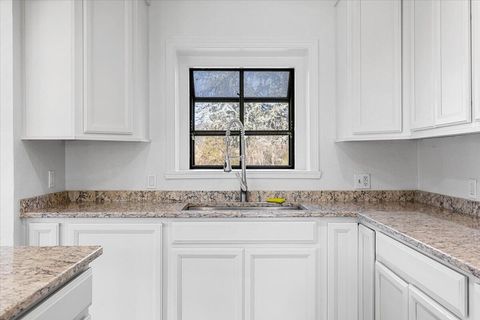 Tiny photo for 1300 Daisy Lane, Grants Pass, OR 97527 (MLS # 220219488)