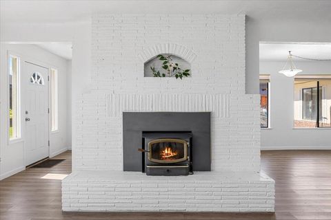 Tiny photo for 1300 Daisy Lane, Grants Pass, OR 97527 (MLS # 220219488)