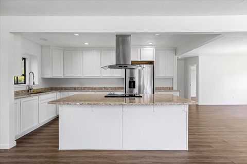 Tiny photo for 1300 Daisy Lane, Grants Pass, OR 97527 (MLS # 220219488)