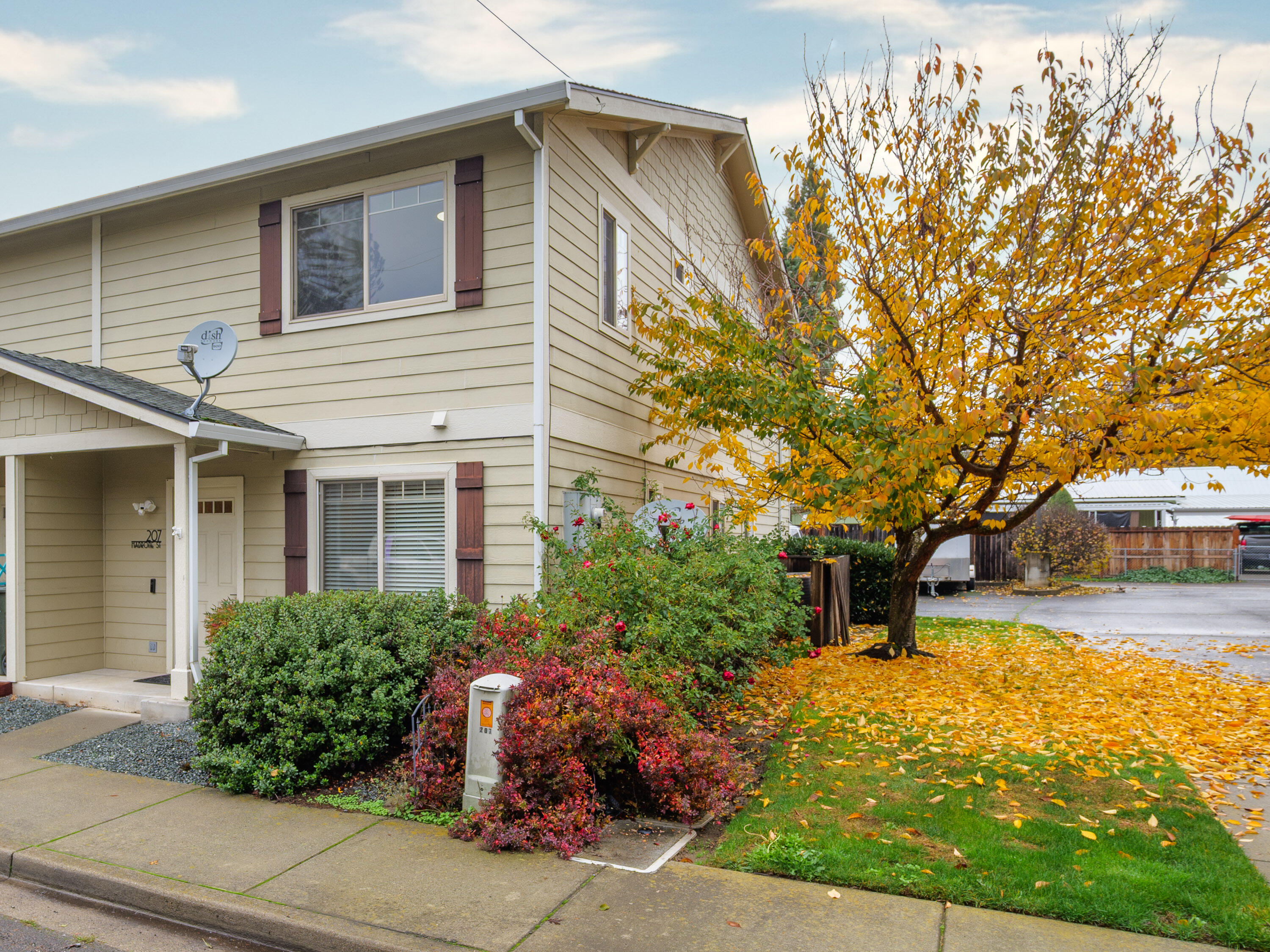 Madrone Villa Townhomes - Residential