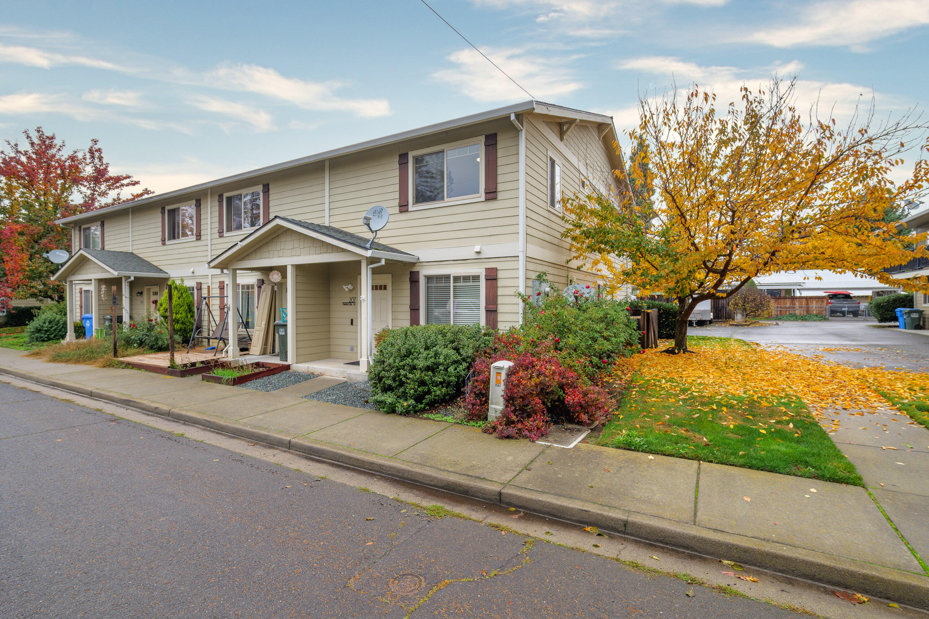 Madrone Villa Townhomes - Residential