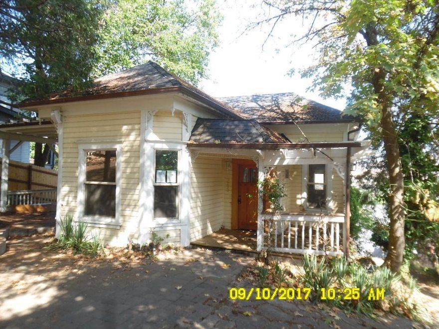 Vintage home in one of Ashland's best neighborhoods, right above the theatres, downtown and near Lithia Park. Gourmet kitchen with granite counters. Open concept floor plan with family room, dining room, large kitchen and office area. Hardwood floors add to the warmth and charm of this home. Beautiful expansive views of the valley, mountains and Grizzly Peak from walls of windows across main living area and master suite. Covered front porch, upper and lower level view decks. Great location.