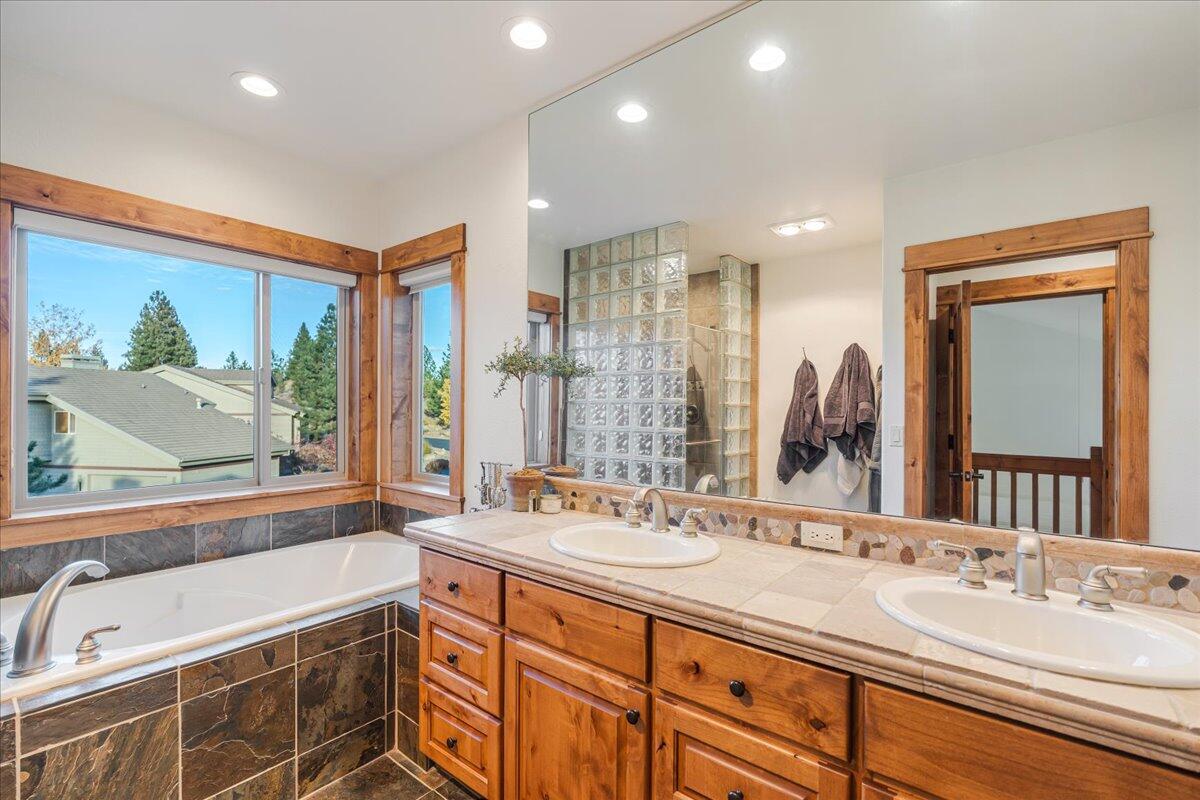 Broken Top - Residential