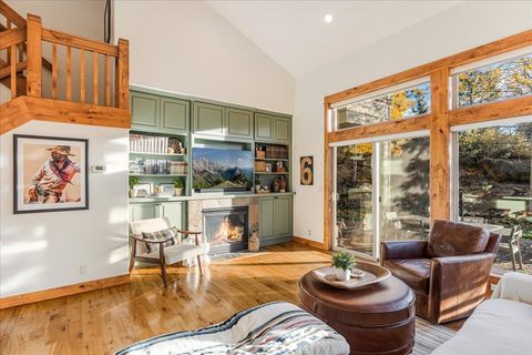 Photo of 19563 Painted Ridge Loop, Bend, OR 97702 (MLS # 220211294)