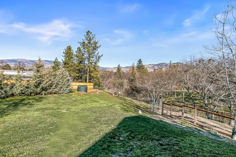 Tiny photo for 10 Velna Way, Ashland, OR 97520 (MLS # 220213900)