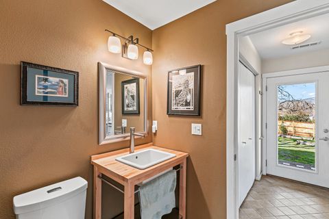 Tiny photo for 10 Velna Way, Ashland, OR 97520 (MLS # 220213900)