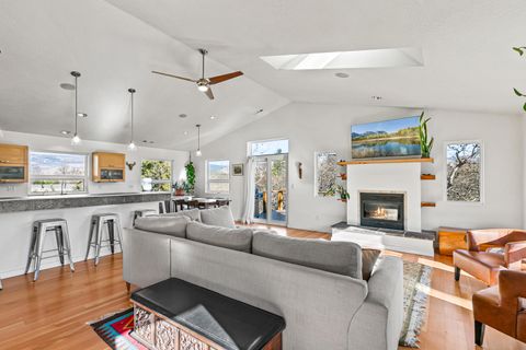 Tiny photo for 10 Velna Way, Ashland, OR 97520 (MLS # 220213900)