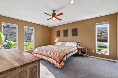 Tiny photo for 10 Velna Way, Ashland, OR 97520 (MLS # 220213900)