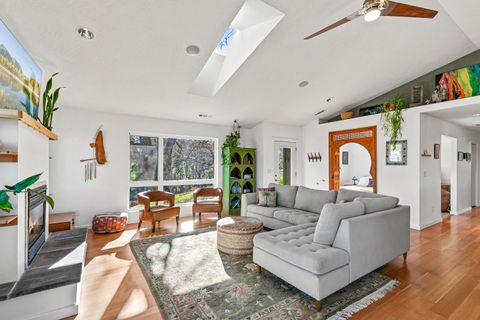 Tiny photo for 10 Velna Way, Ashland, OR 97520 (MLS # 220213900)