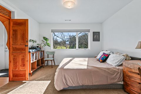 Tiny photo for 10 Velna Way, Ashland, OR 97520 (MLS # 220213900)