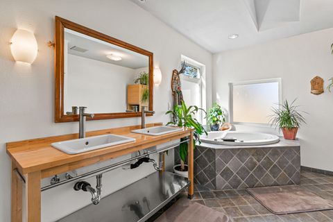 Tiny photo for 10 Velna Way, Ashland, OR 97520 (MLS # 220213900)