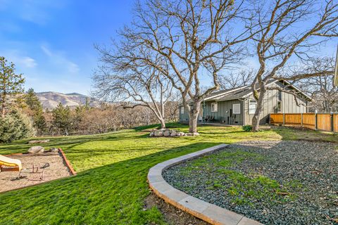 Tiny photo for 10 Velna Way, Ashland, OR 97520 (MLS # 220213900)