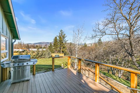 Tiny photo for 10 Velna Way, Ashland, OR 97520 (MLS # 220213900)