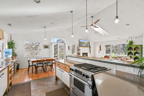 Tiny photo for 10 Velna Way, Ashland, OR 97520 (MLS # 220213900)