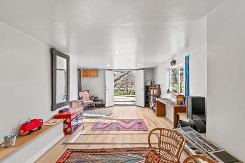 Tiny photo for 10 Velna Way, Ashland, OR 97520 (MLS # 220213900)