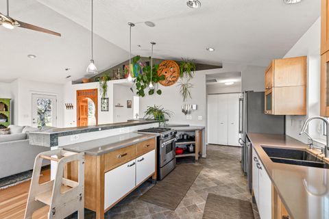 Tiny photo for 10 Velna Way, Ashland, OR 97520 (MLS # 220213900)