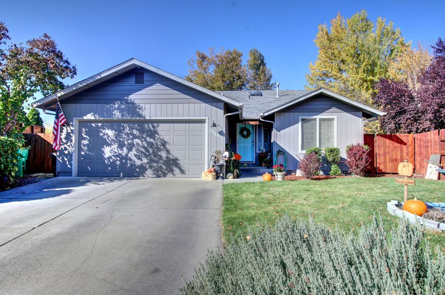 $15,000.00 price reduction on 11/10/2020. Come see this huge back yard to entertain or just relax. Such a nice remodeled 3 bedroom 2 bath home with high vaulted ceilings and gas fireplace. . Kitchen has gorgeous granite countertops and all the appliances in the kitchen stay. Inside laundry off the kitchen and is situated in a cul de sac.  Attached 2 car garage.