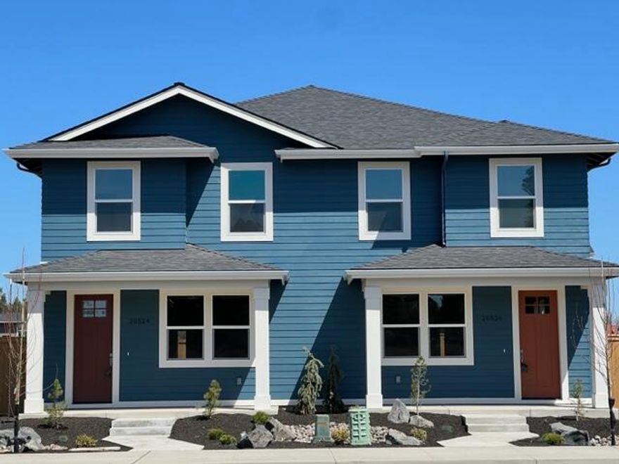 New luxury townhome, built by award winning Palmer Homes, in the new SE neighborhood of Countryside. Quartz counters throughout. Stainless steel appliances. High ceilings. Large walk-in closet. Tankless water heater. Full Irrigation system and fully fenced. Gold Earth Advantage Certification. Forced air HVAC system. Buyers receive a complimentary 2-10 Home Buyers Warranty in addition to the builder's 1-year warranty.