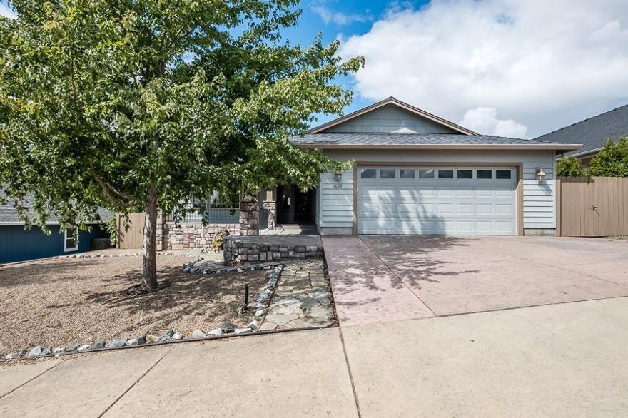 Tile flooring, low maintenance landscaping, open floor plan, Great views from the front yard, Eagle point, large gravel RV Parking. 3bed 2 full bath. Vaulted ceilings