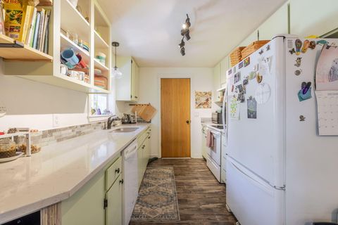 Tiny photo for 835 SE Polaris Court, Bend, OR 97702 (MLS # 220219746)