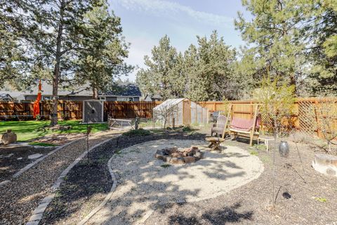 Tiny photo for 835 SE Polaris Court, Bend, OR 97702 (MLS # 220219746)