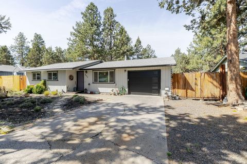 Tiny photo for 835 SE Polaris Court, Bend, OR 97702 (MLS # 220219746)