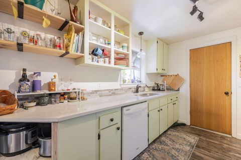 Tiny photo for 835 SE Polaris Court, Bend, OR 97702 (MLS # 220219746)