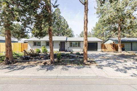 Tiny photo for 835 SE Polaris Court, Bend, OR 97702 (MLS # 220219746)
