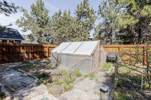 Tiny photo for 835 SE Polaris Court, Bend, OR 97702 (MLS # 220219746)