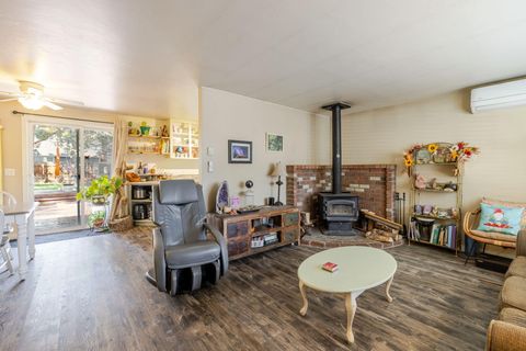 Tiny photo for 835 SE Polaris Court, Bend, OR 97702 (MLS # 220219746)
