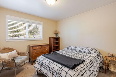 Tiny photo for 835 SE Polaris Court, Bend, OR 97702 (MLS # 220219746)