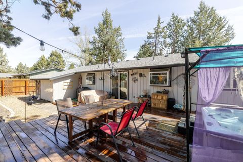 Tiny photo for 835 SE Polaris Court, Bend, OR 97702 (MLS # 220219746)
