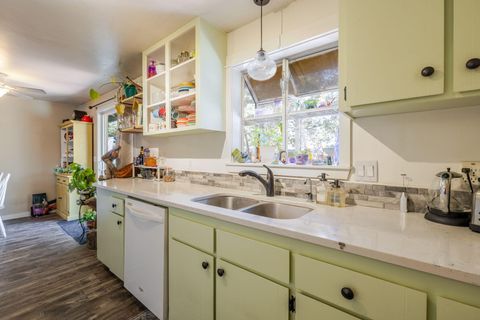 Tiny photo for 835 SE Polaris Court, Bend, OR 97702 (MLS # 220219746)
