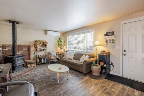 Tiny photo for 835 SE Polaris Court, Bend, OR 97702 (MLS # 220219746)