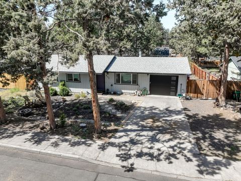 Tiny photo for 835 SE Polaris Court, Bend, OR 97702 (MLS # 220219746)