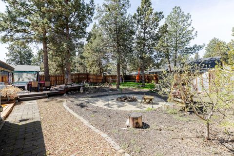 Tiny photo for 835 SE Polaris Court, Bend, OR 97702 (MLS # 220219746)