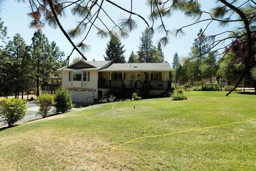 It's all here, everything on your wish list. The open floor plan with vaulted ceilings in the main living areas,huge back deck, end of road privacy, 24 x 40 shop, 20 x 40 covered RV port, fenced garden area, good well,not too far from town,close to the river and basically move in ready. This place shines and shows true pride of ownership.