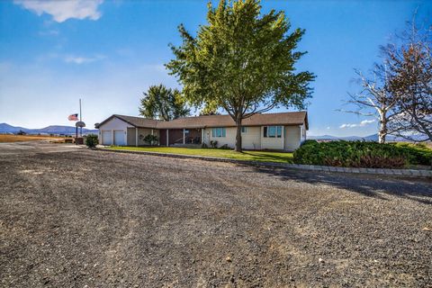 Tiny photo for 2748 SW Highland Lane, Culver, OR 97734 (MLS # 220212256)