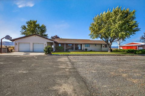 Tiny photo for 2748 SW Highland Lane, Culver, OR 97734 (MLS # 220212256)