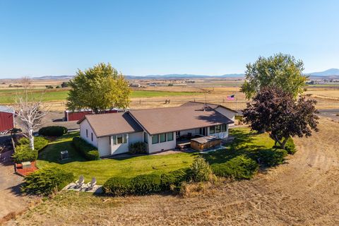 Tiny photo for 2748 SW Highland Lane, Culver, OR 97734 (MLS # 220212256)