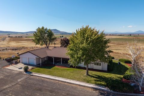 Tiny photo for 2748 SW Highland Lane, Culver, OR 97734 (MLS # 220212256)