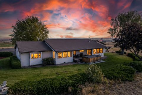 Tiny photo for 2748 SW Highland Lane, Culver, OR 97734 (MLS # 220212256)