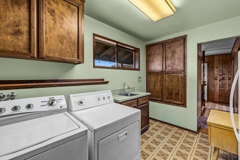 Tiny photo for 2748 SW Highland Lane, Culver, OR 97734 (MLS # 220212256)